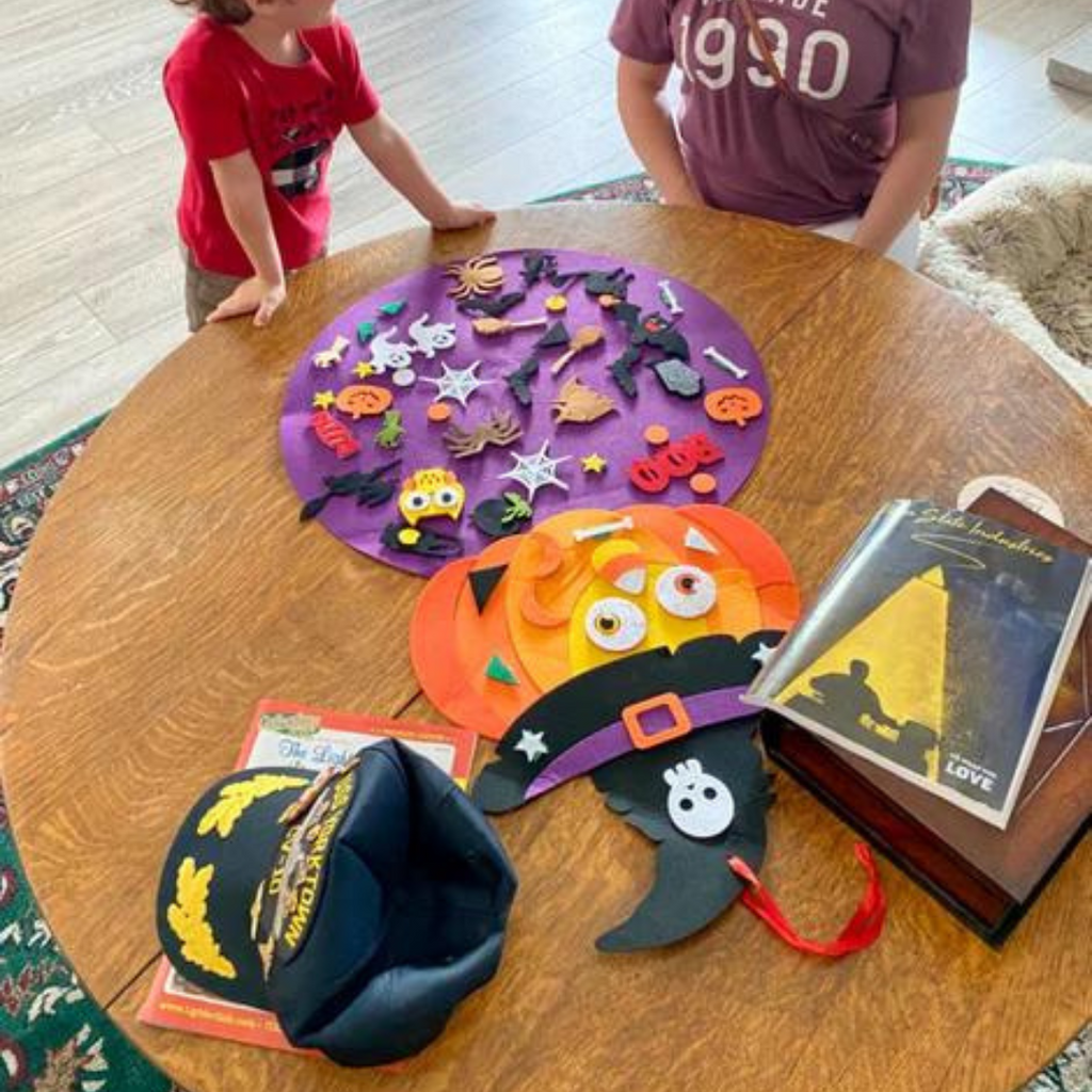 Halloween's Felt Board with 50+ Pieces and Wall Hanging Design for Kids